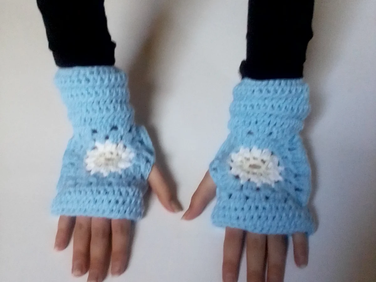 Daisy fingerless gloves handmade